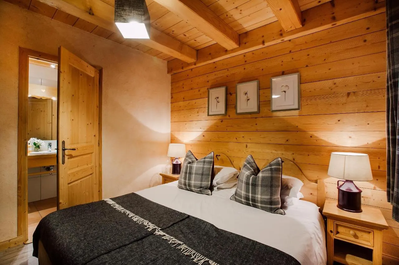 Ferme A Jules - Stunning Farmhouse Sleeps Up To 26 Montriond Chalet