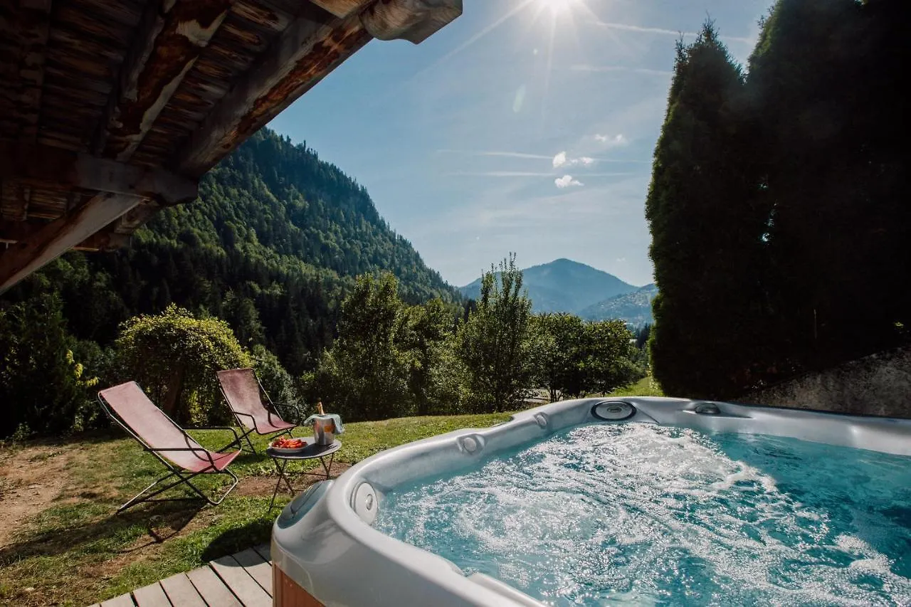 Ferme A Jules - Stunning Farmhouse Sleeps Up To 26 Montriond Chalet