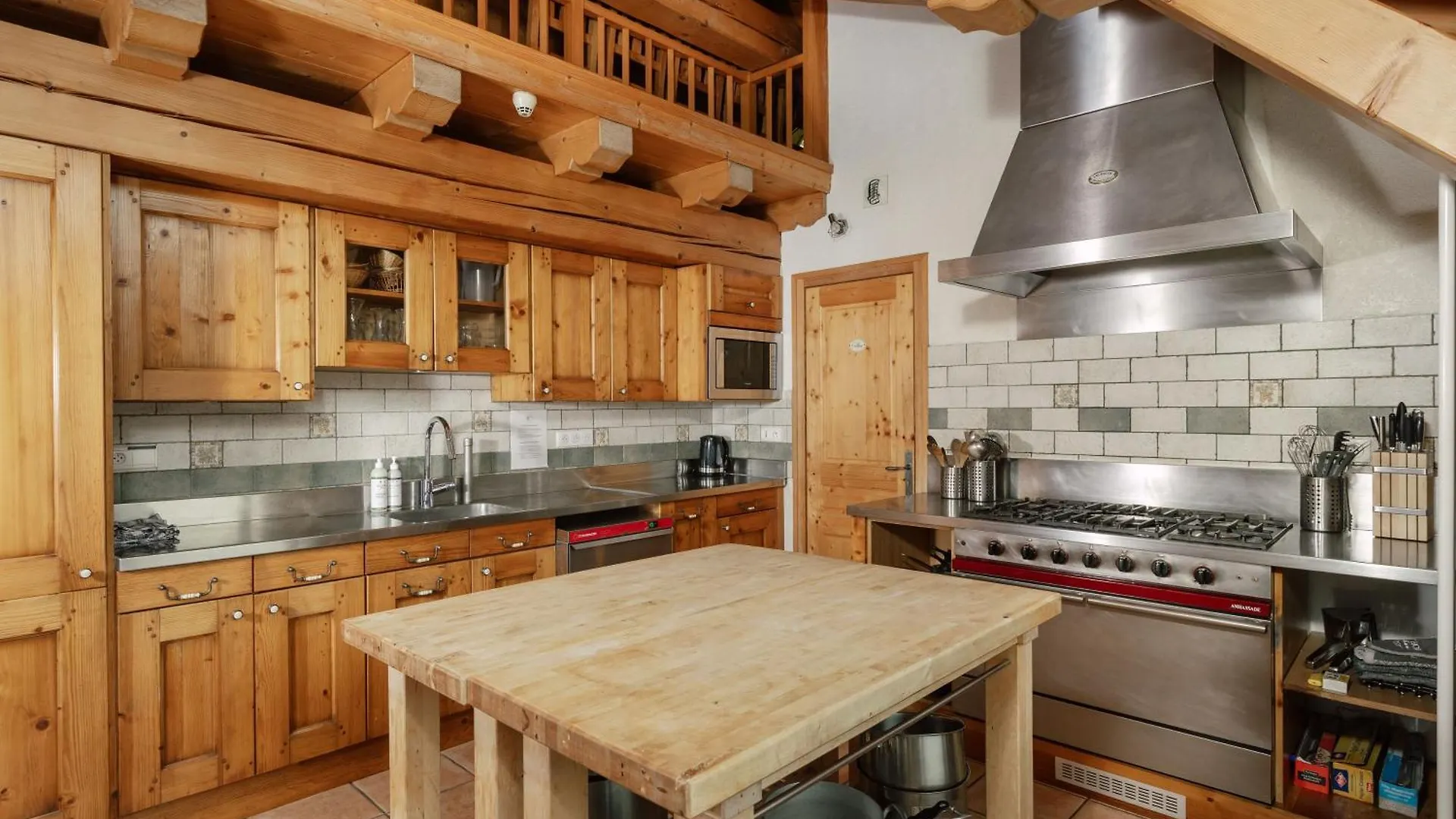 Chalet Ferme A Jules - Stunning Farmhouse Sleeps Up To 26 Montriond